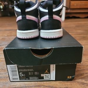 Infant sneakers